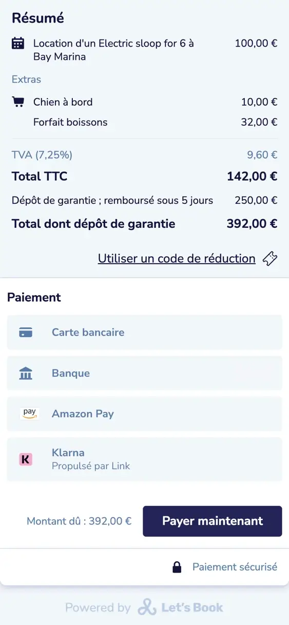 La dernière étape sur un téléphone : le récapitulatif avec les extras, la TVA et le dépôt de garantie, 392 € au total, les moyens de paiement et le bouton pour payer