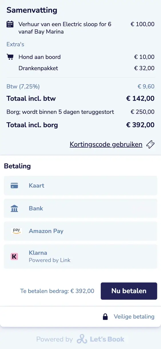De laatste stap op een telefoon: het overzicht met de extra's, de btw en de borg, € 392 in totaal, de betaalmethodes en de knop om te betalen