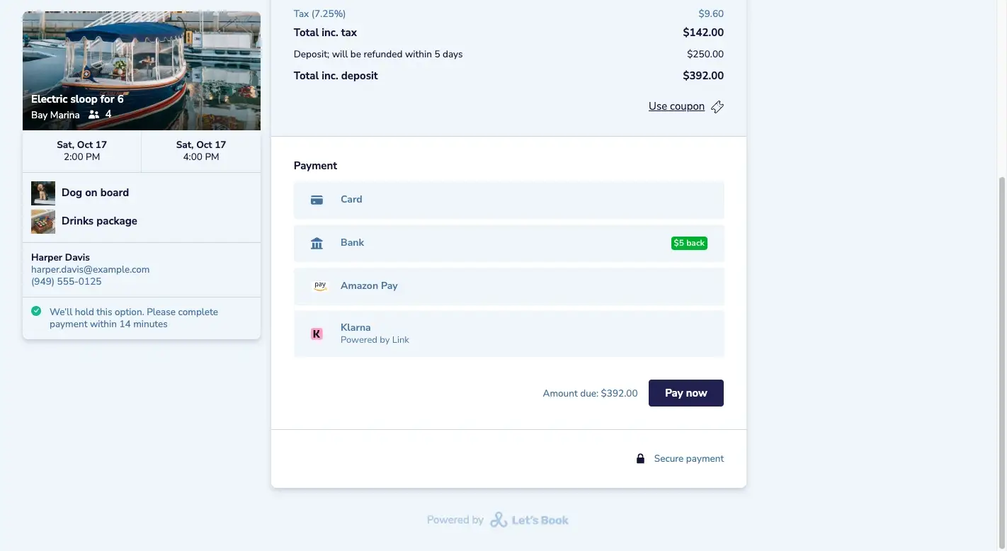 The last step of the booking form: the total including the deposit, the payment methods, and the amount due with the button to pay
