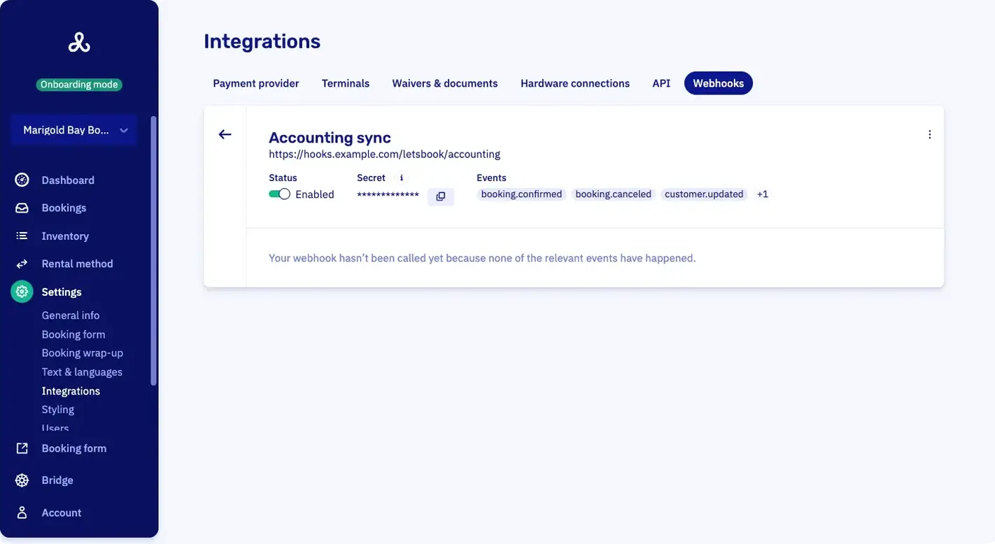 Ein Webhook im Dashboard: die URL, an die er sendet, und die Events, auf die er wartet